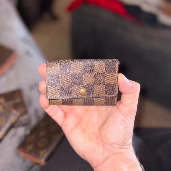 Louis Vuitton Multicles Key Holder in signature Damier Ebene canvas